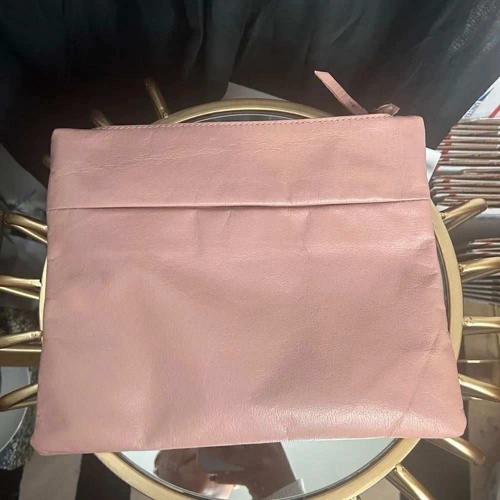 The Sak Clutch